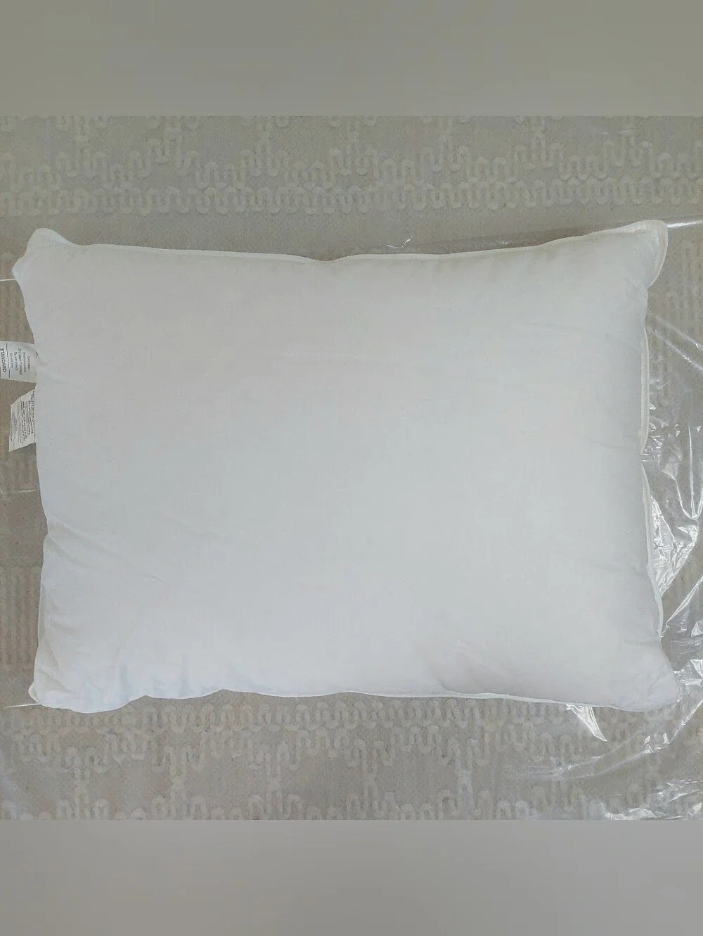 NWOT- Quince Standard White Goose Down Pillow ( Firm/ Extra Firm)(P50)